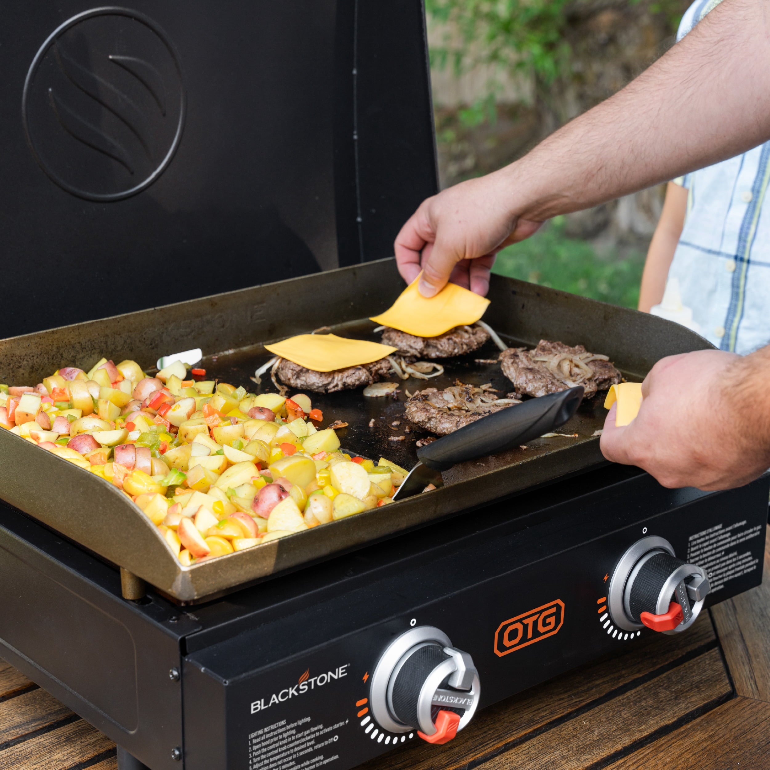 Blackstone OTG 2-Burner 22 Propane Omnivore Tabletop Griddle with Hood Blackstone